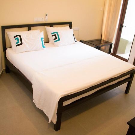 Saninro Hotel - Ragama Extérieur photo