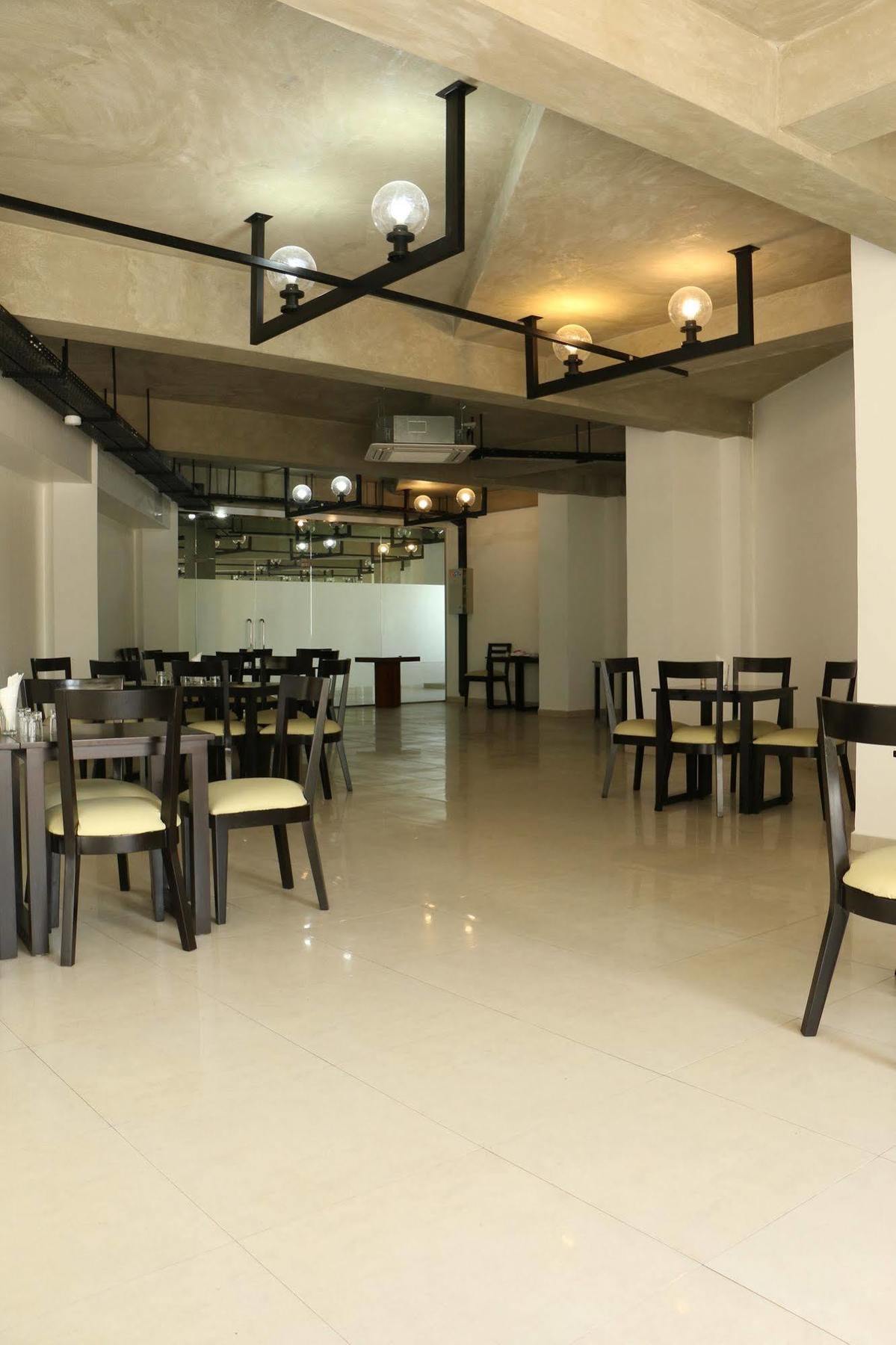 Saninro Hotel - Ragama Extérieur photo