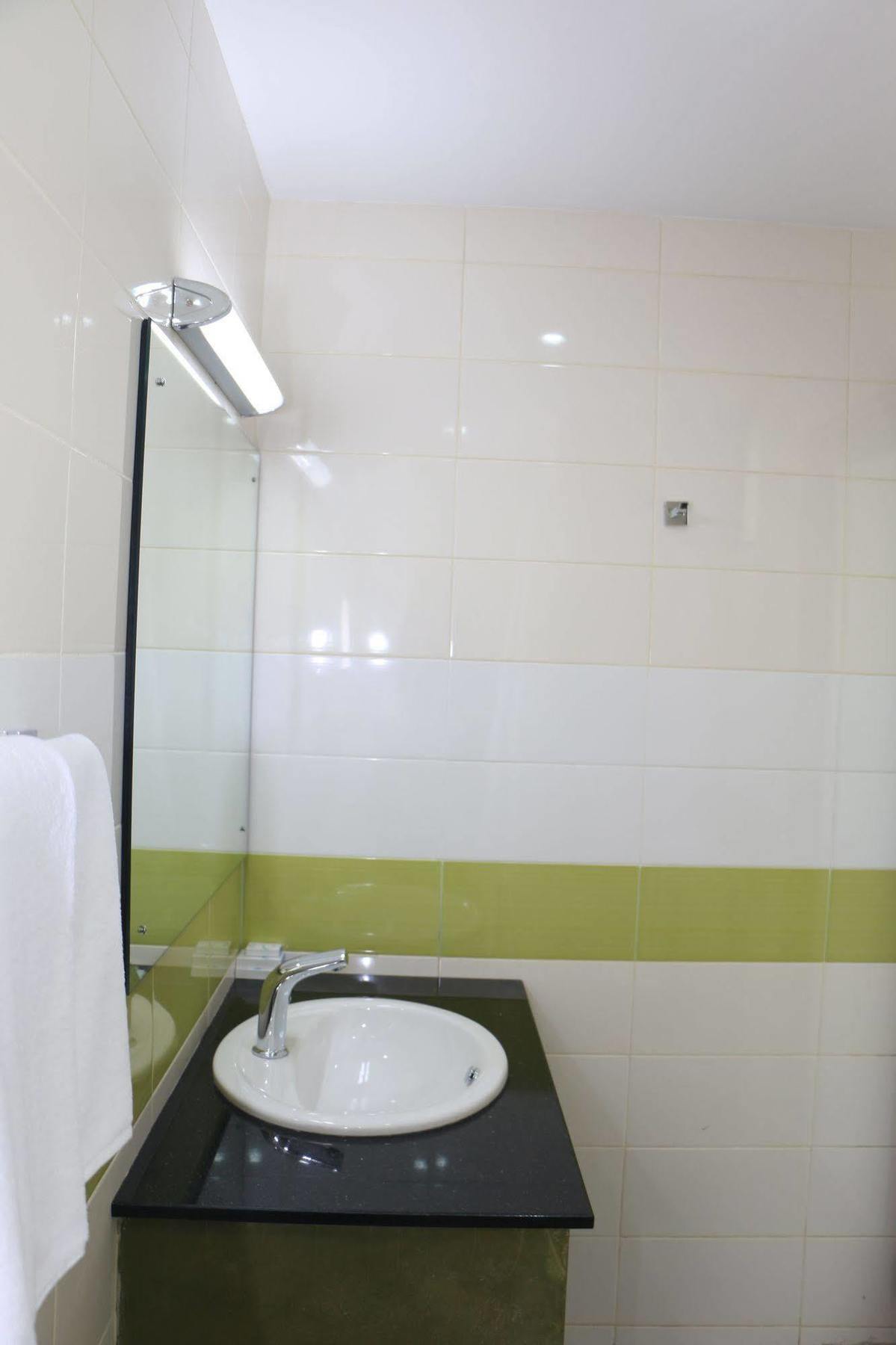 Saninro Hotel - Ragama Extérieur photo