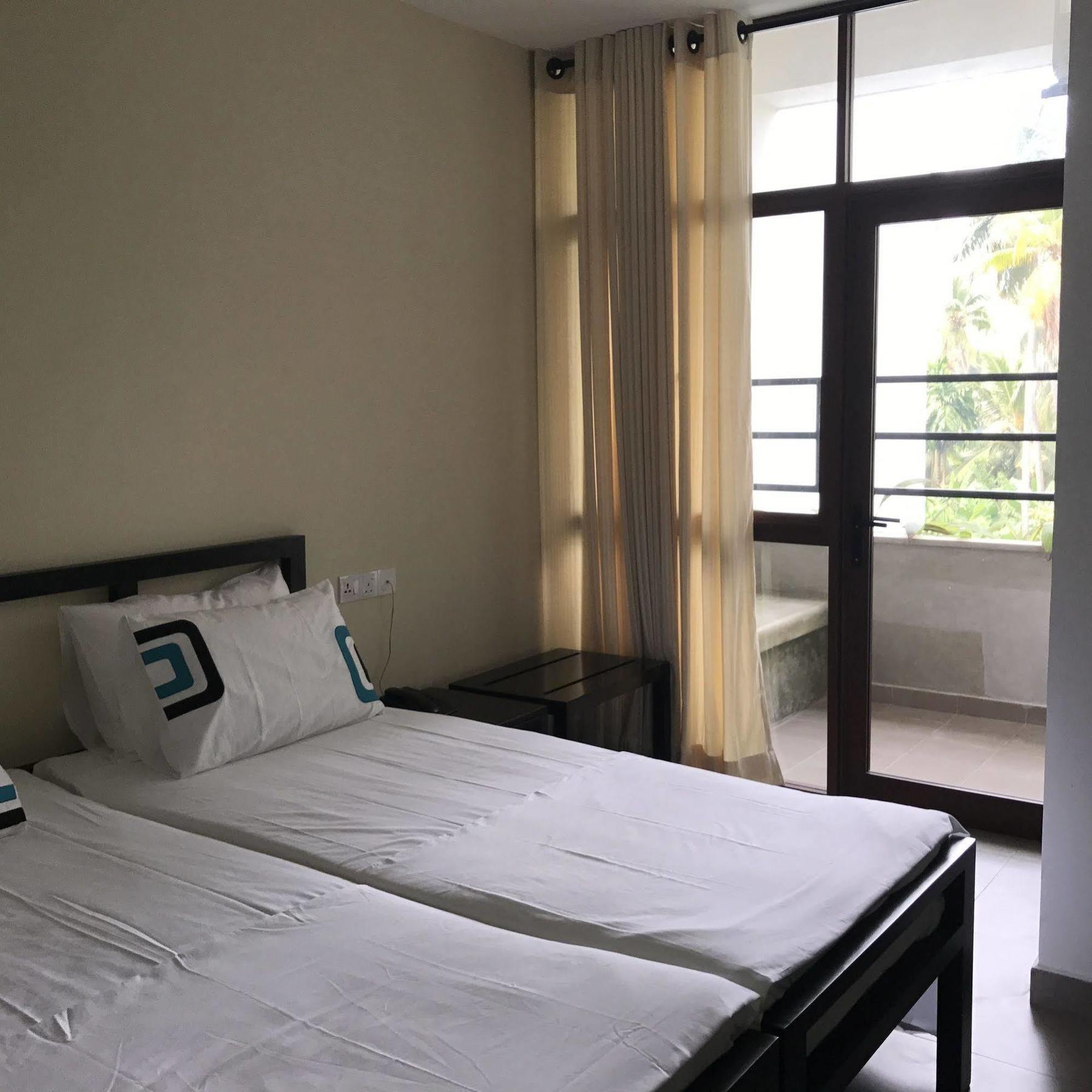 Saninro Hotel - Ragama Extérieur photo
