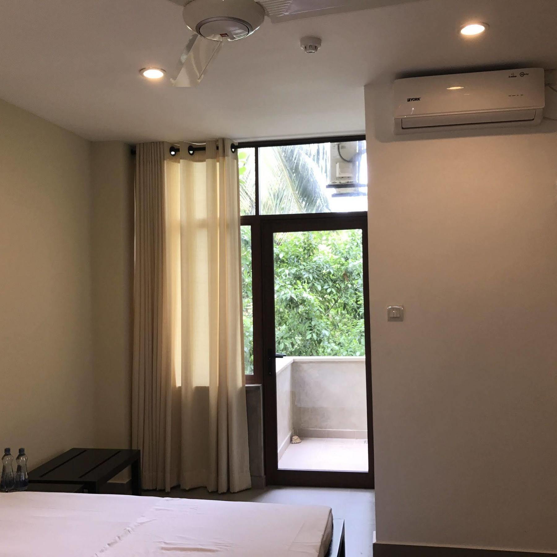 Saninro Hotel - Ragama Extérieur photo